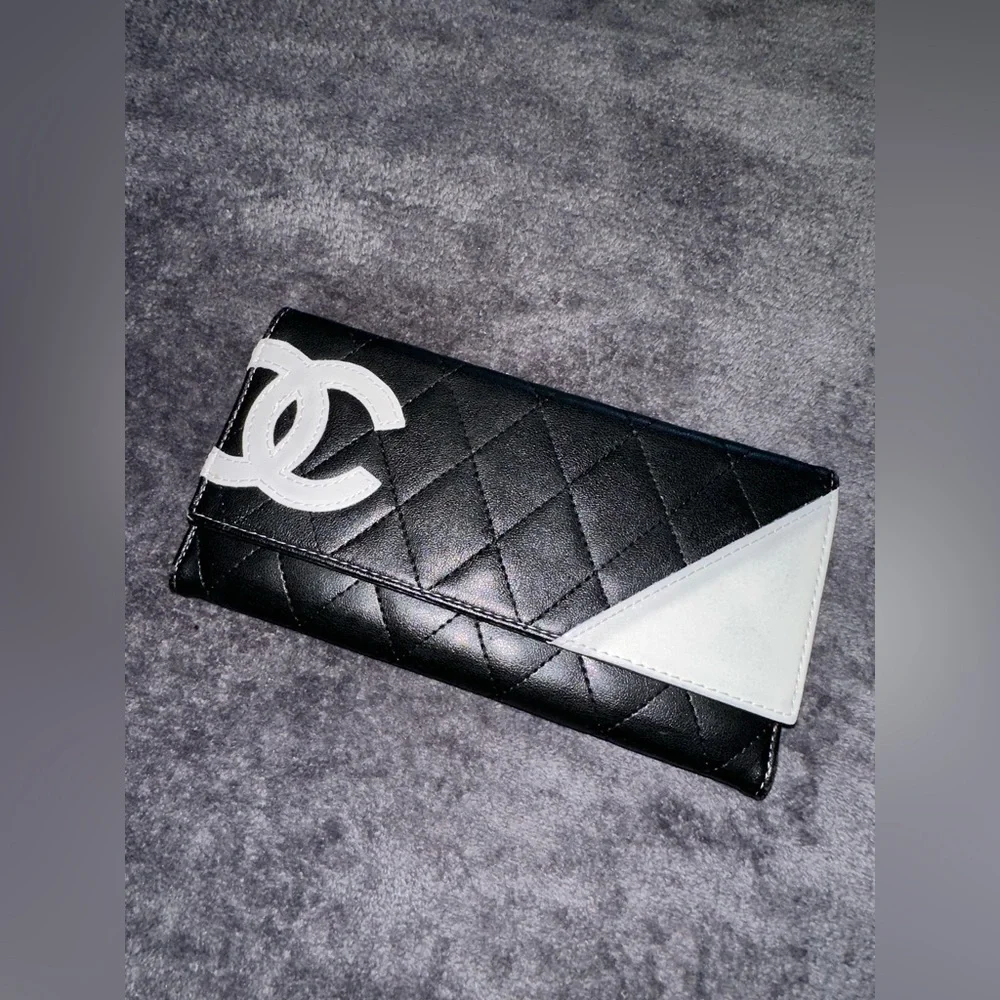 Chanel Vintage Black and White Quilted Wallet Luxurious Design - Picture 1 of 16